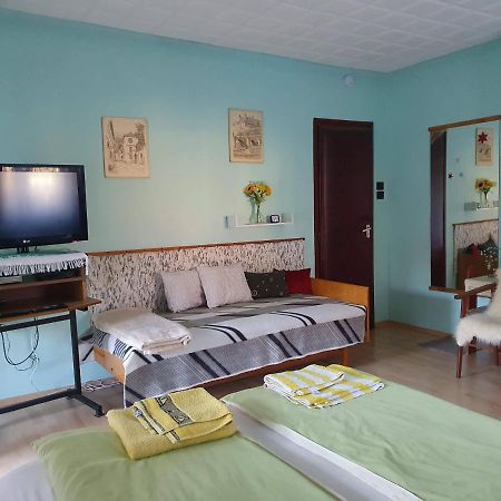 Pereszlenyi Vendeghaz Hotel วิเชกราด ภายนอก รูปภาพ
