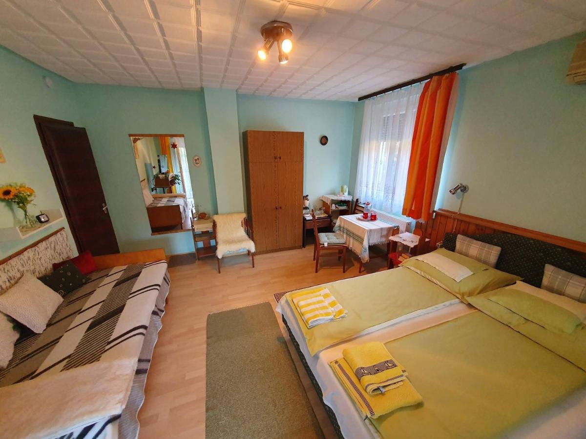 Pereszlenyi Vendeghaz Hotel วิเชกราด ภายนอก รูปภาพ