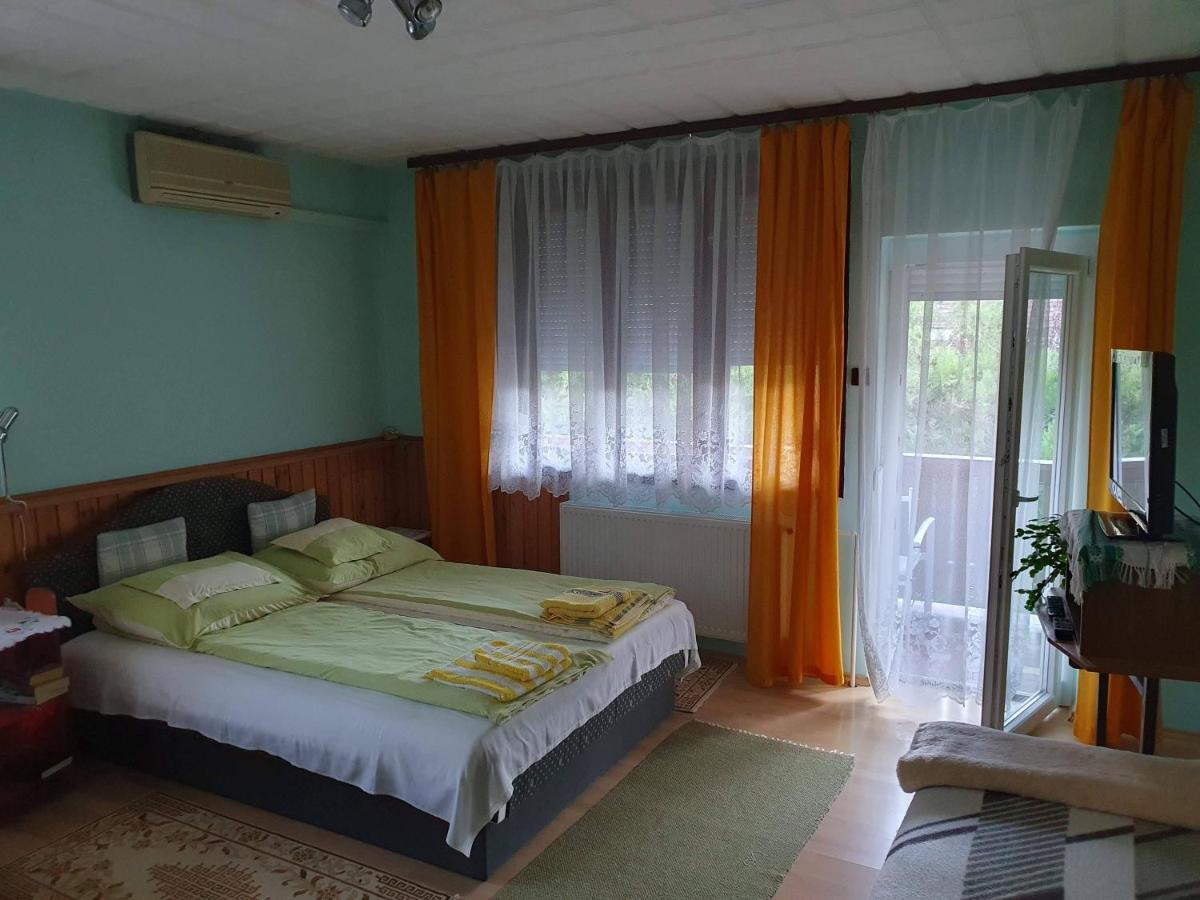 Pereszlenyi Vendeghaz Hotel วิเชกราด ภายนอก รูปภาพ