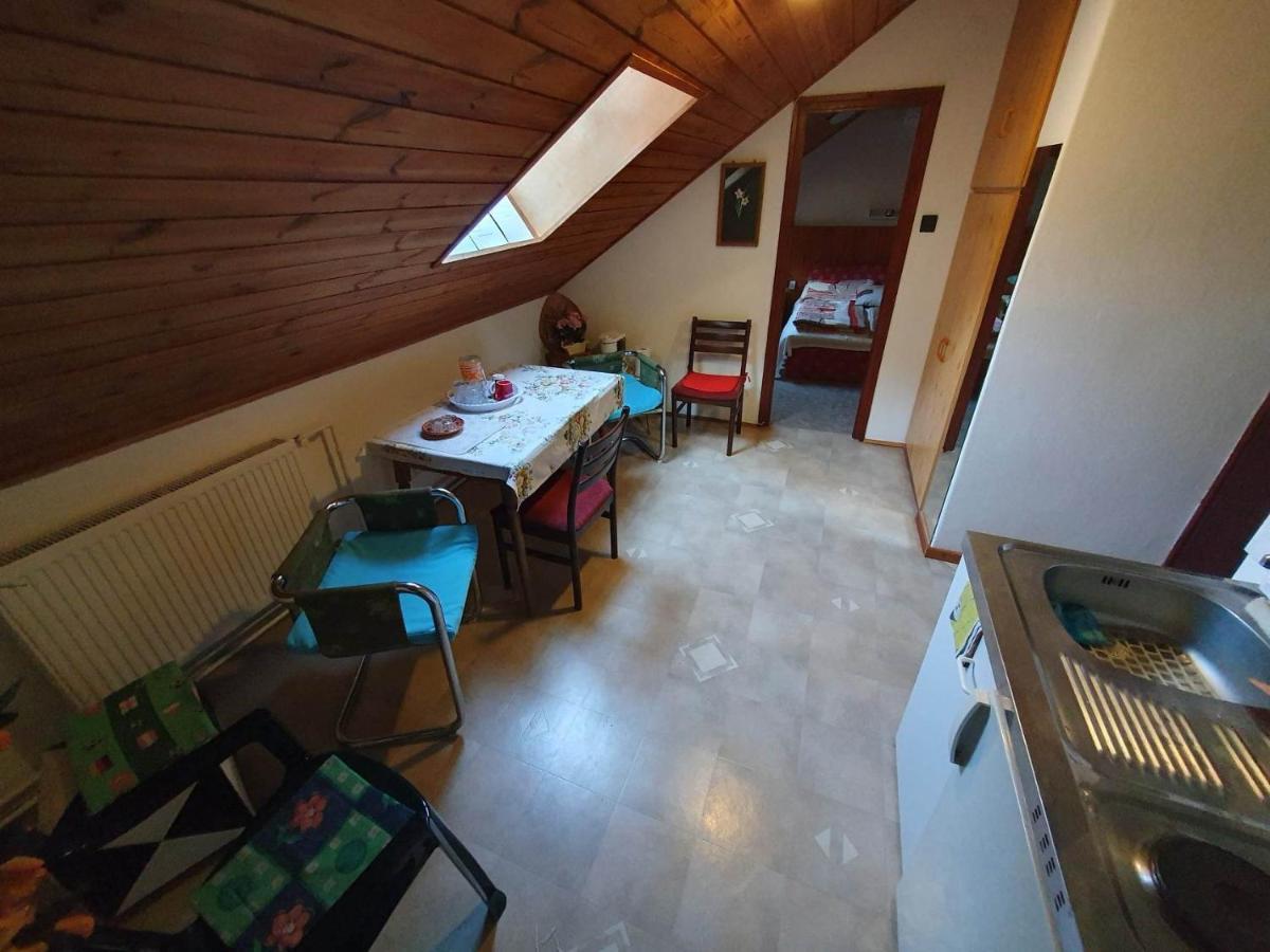 Pereszlenyi Vendeghaz Hotel วิเชกราด ภายนอก รูปภาพ